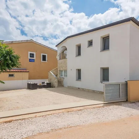 Ivanusevic アパート