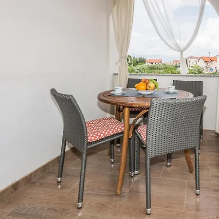 アパート Ivanusevic ヴィル